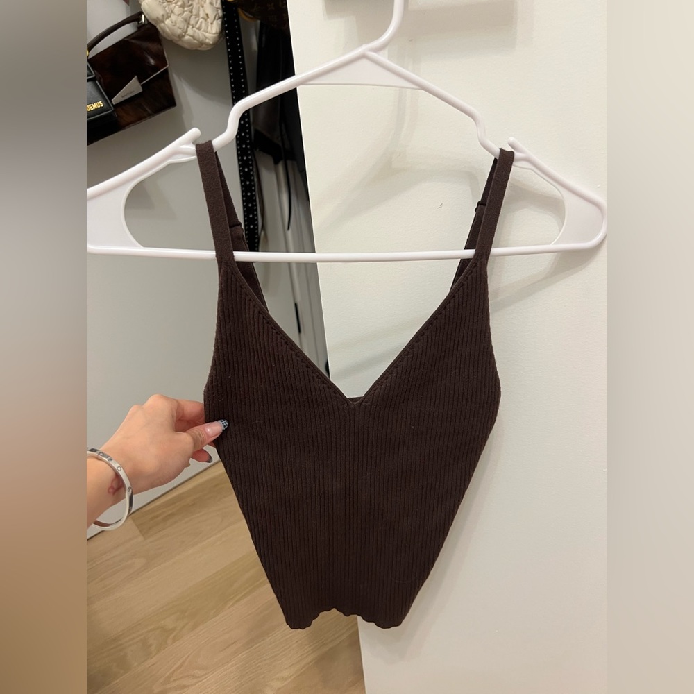 Aritzia Wilfred Brown itinerary sweater tank